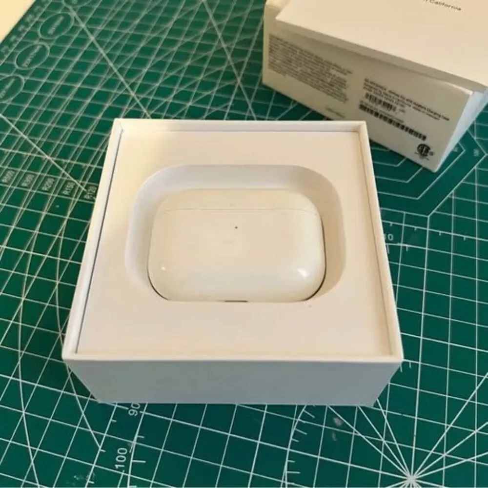 Apple AirPods Pro with MagSafe Wireless Charging Case - White